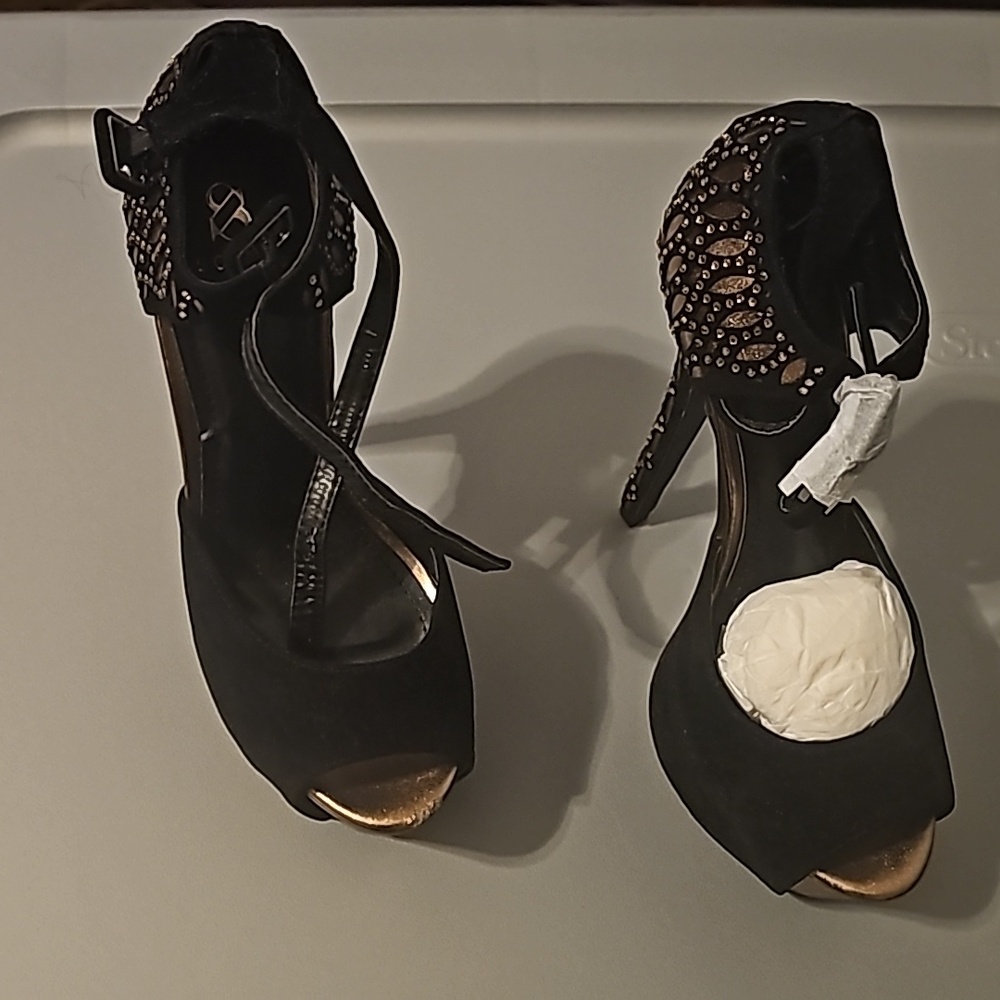 Heels 7.5, black and bronze